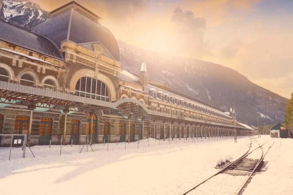 Estación Internacional de Canfranc reformada Huesca Pirineo Aragonés
