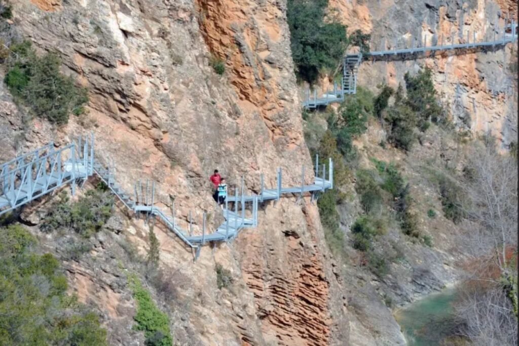 Pasarelas del río Vero en Alquézar Huesca barranquismo Sierra de Guara