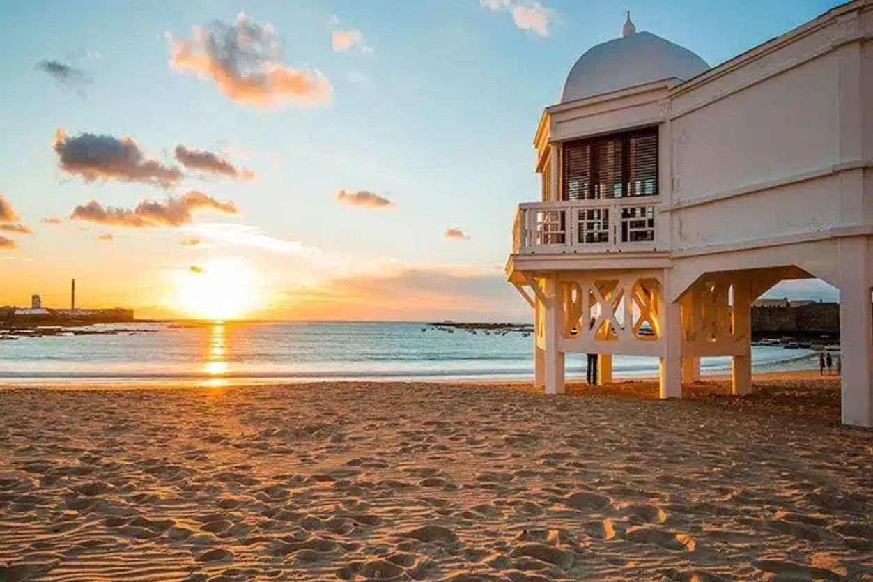 Puesta de sol en la Playa de La Caleta Balneario de la Palma Cadiz